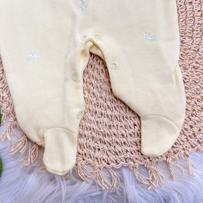 Macacão Tricotil (Tricot 100% Algodão) com Gola e Bordado - Amarelo Florzinhas Delicadas
